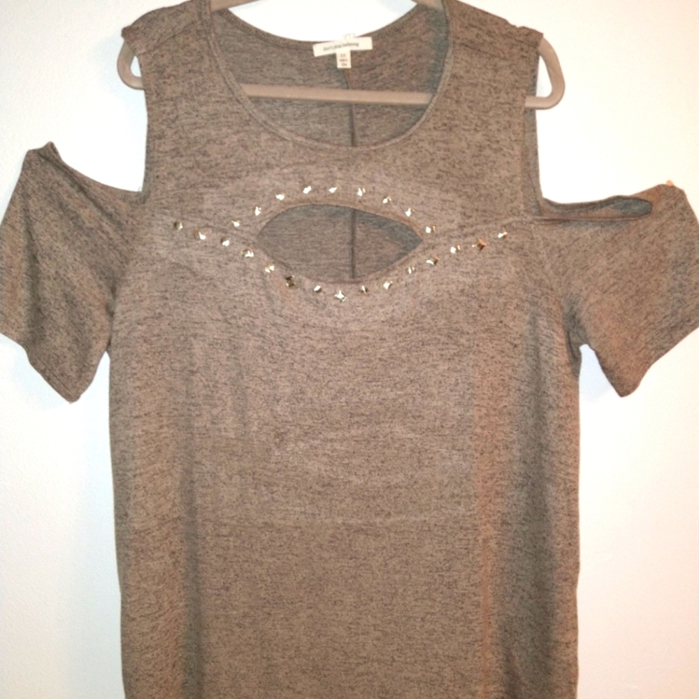 Tan blouse w off shoulder sleeves